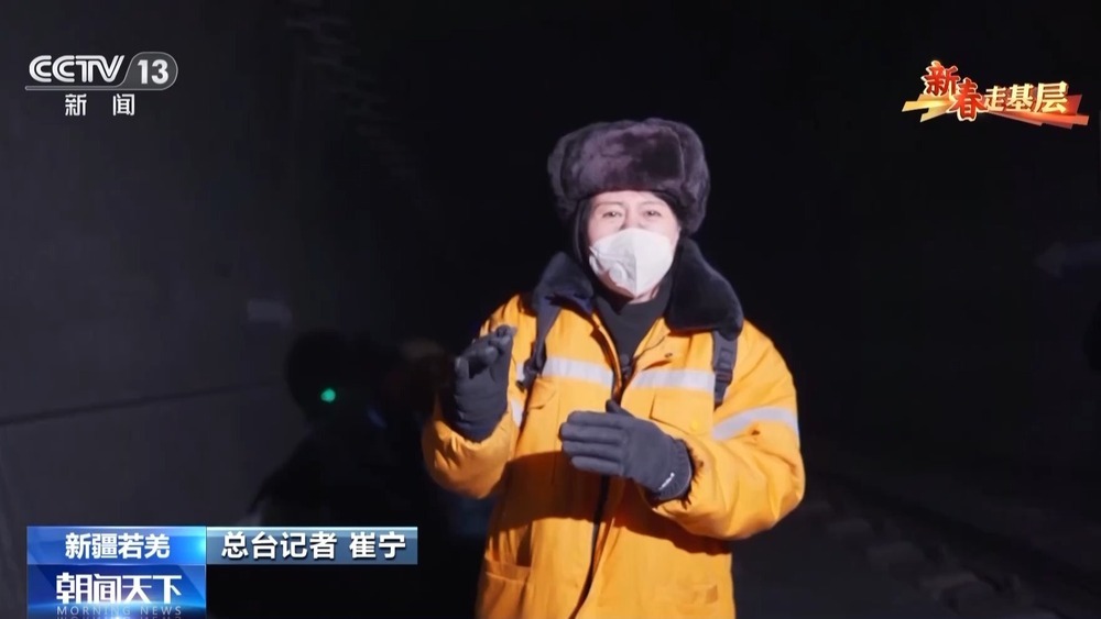 穿行茫茫戈壁 他们为“天梯”清理尘埃 穿行茫茫戈壁 他们为“天梯”清理尘埃