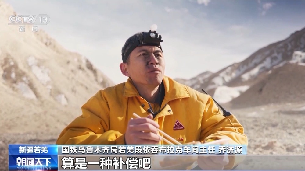 穿行茫茫戈壁 他们为“天梯”清理尘埃 穿行茫茫戈壁 他们为“天梯”清理尘埃