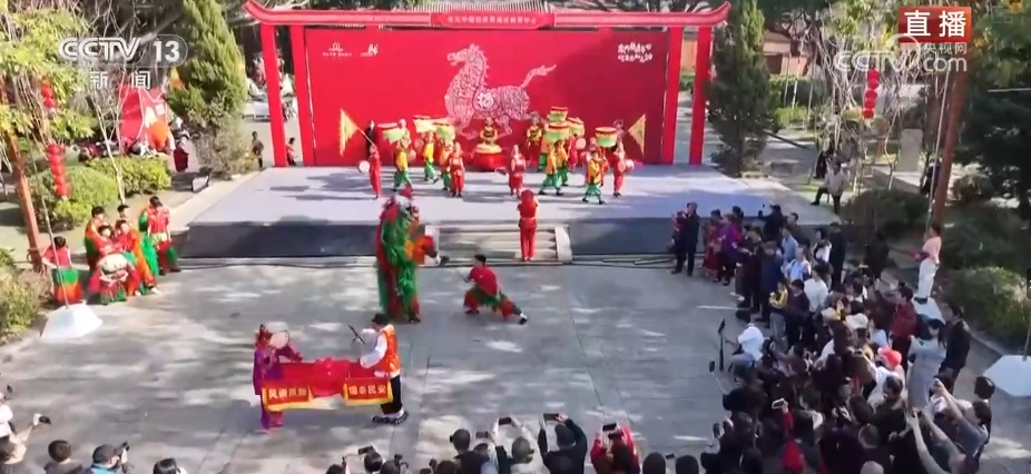 “舌尖上的美味”“指尖上的文创” 浓浓年味儿看得见、摸得着、带得走