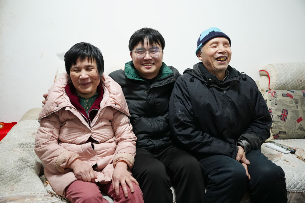 追“光”少年温暖山乡路