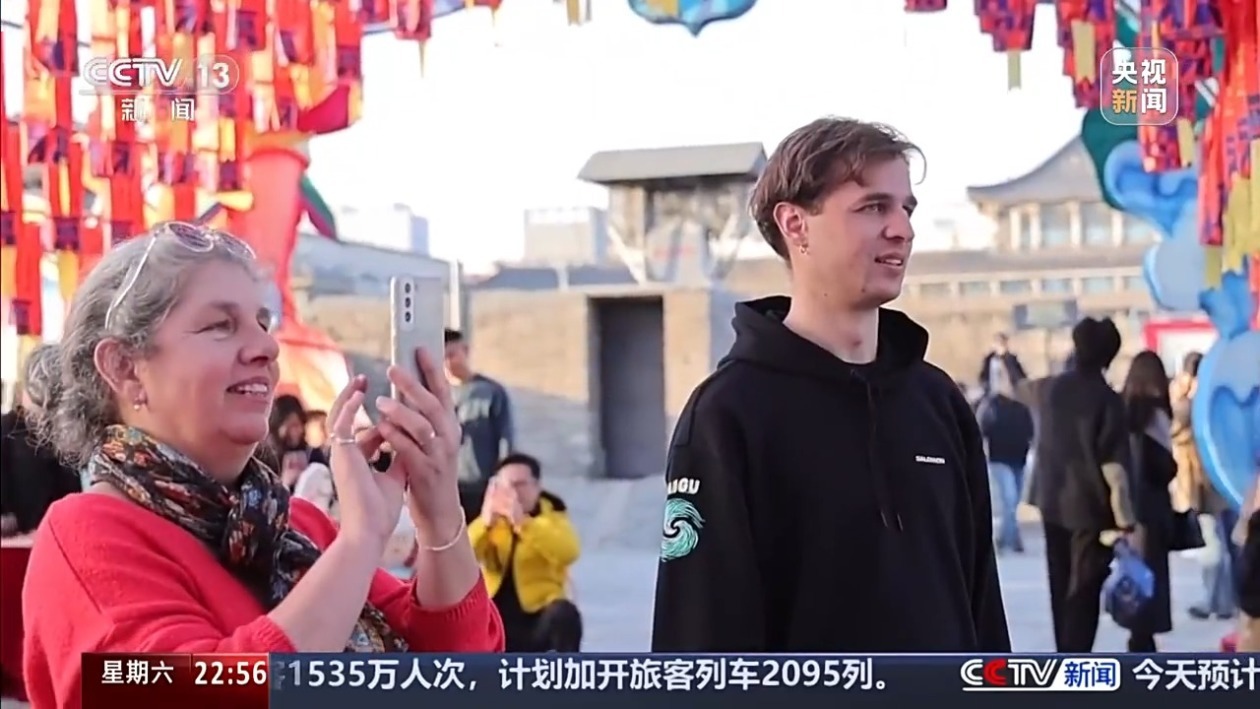到中国过年！外国游客晒出春节新体验