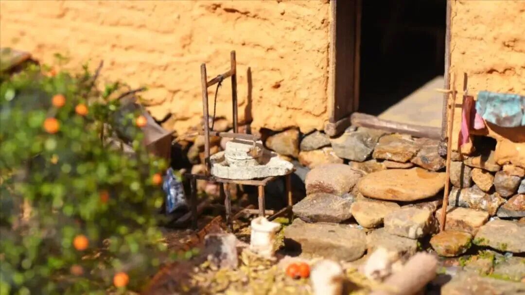 浙江男子为乡愁造了一座微缩老屋，看哭无数网友