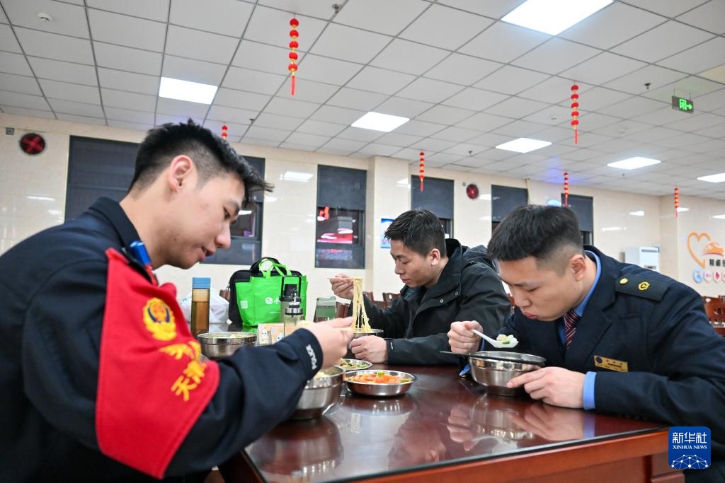 新春走基层丨护送万千乡愁 奔赴团圆之路