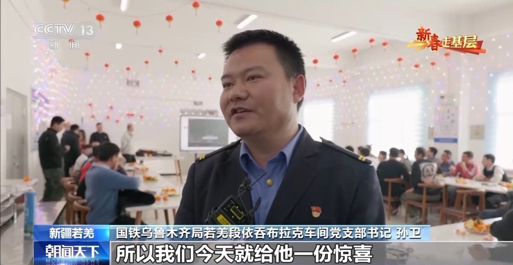 穿行茫茫戈壁 他们为“天梯”清理尘埃 穿行茫茫戈壁 他们为“天梯”清理尘埃