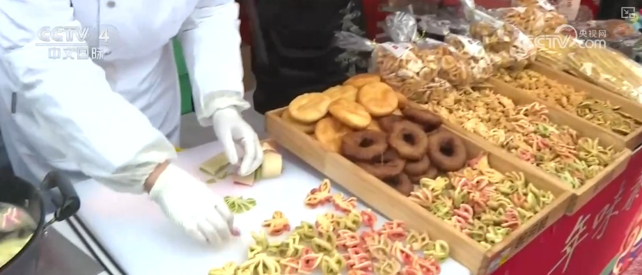 逛大集、办年货、游玩赏灯 乡土风物很“攒劲”各地新春活动热闹非凡 逛大集、办年货、游玩赏灯 乡土风物很“攒劲”各地新春活动热闹非凡