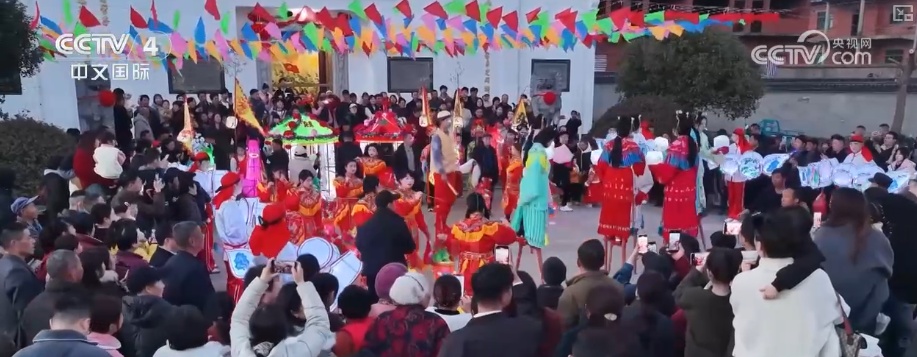 逛大集、办年货、游玩赏灯 乡土风物很“攒劲”各地新春活动热闹非凡 逛大集、办年货、游玩赏灯 乡土风物很“攒劲”各地新春活动热闹非凡