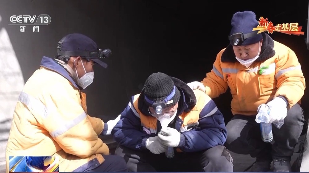 穿行茫茫戈壁 他们为“天梯”清理尘埃 穿行茫茫戈壁 他们为“天梯”清理尘埃