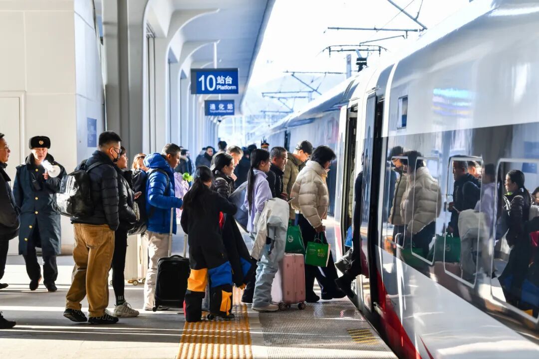 高铁1小时到家,团圆不再遥远 高铁1小时到家,团圆不再遥远