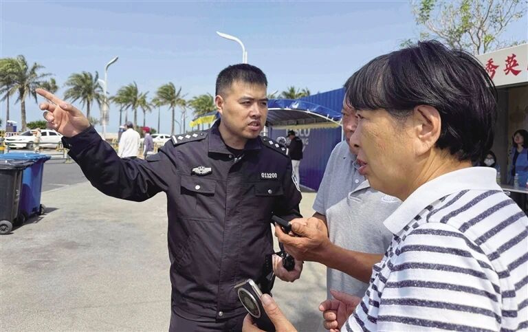 家人突然病情恶化,他们紧急求助交警…… 家人突然病情恶化,他们紧急求助交警……