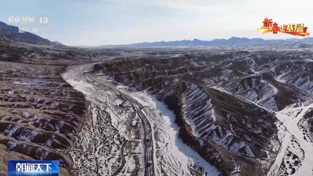 穿行茫茫戈壁 他们为“天梯”清理尘埃 穿行茫茫戈壁 他们为“天梯”清理尘埃