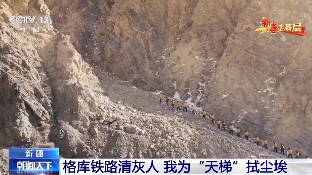 穿行茫茫戈壁 他们为“天梯”清理尘埃 穿行茫茫戈壁 他们为“天梯”清理尘埃