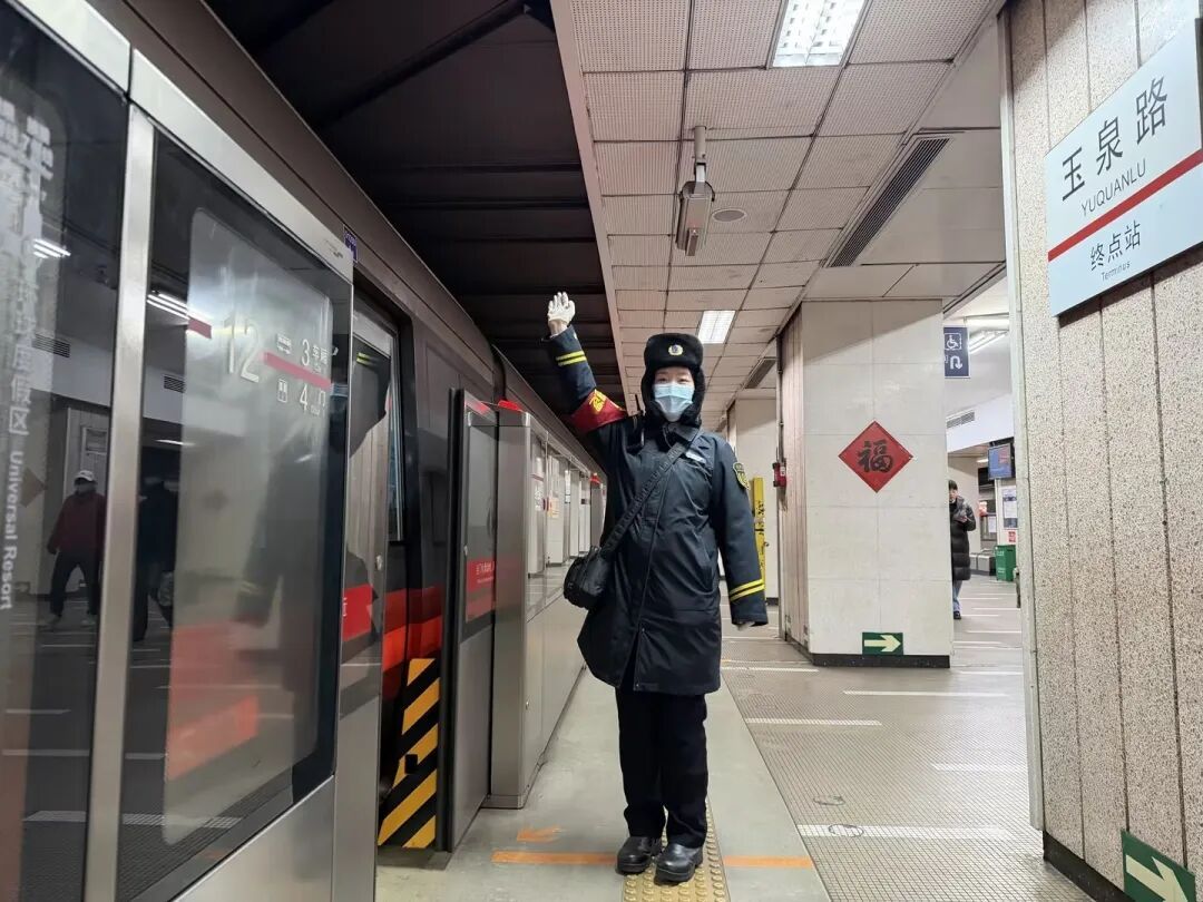 北京:今起,1号线古城、八宝山站临时封站 北京:今起,1号线古城、八宝山站临时封站