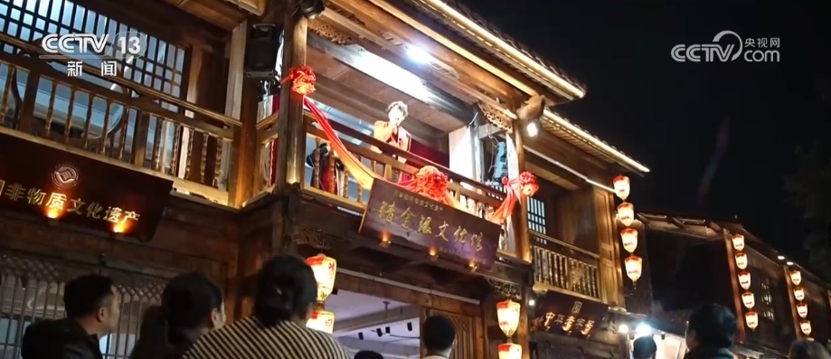 条条街巷皆是舞台、座座古建皆成风景 游客沉浸式“入戏”感受别样新春 条条街巷皆是舞台、座座古建皆成风景 游客沉浸式“入戏”感受别样新春