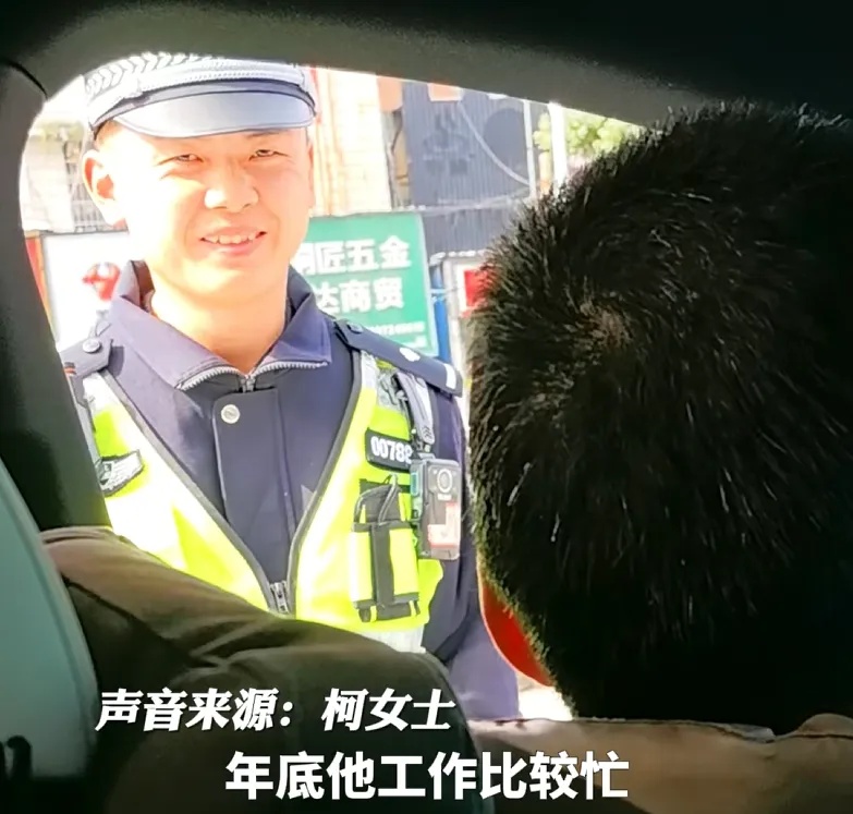 “爸,你看还行不?”交警查酒驾意外“见家长”…… “爸,你看还行不?”交警查酒驾意外“见家长”……