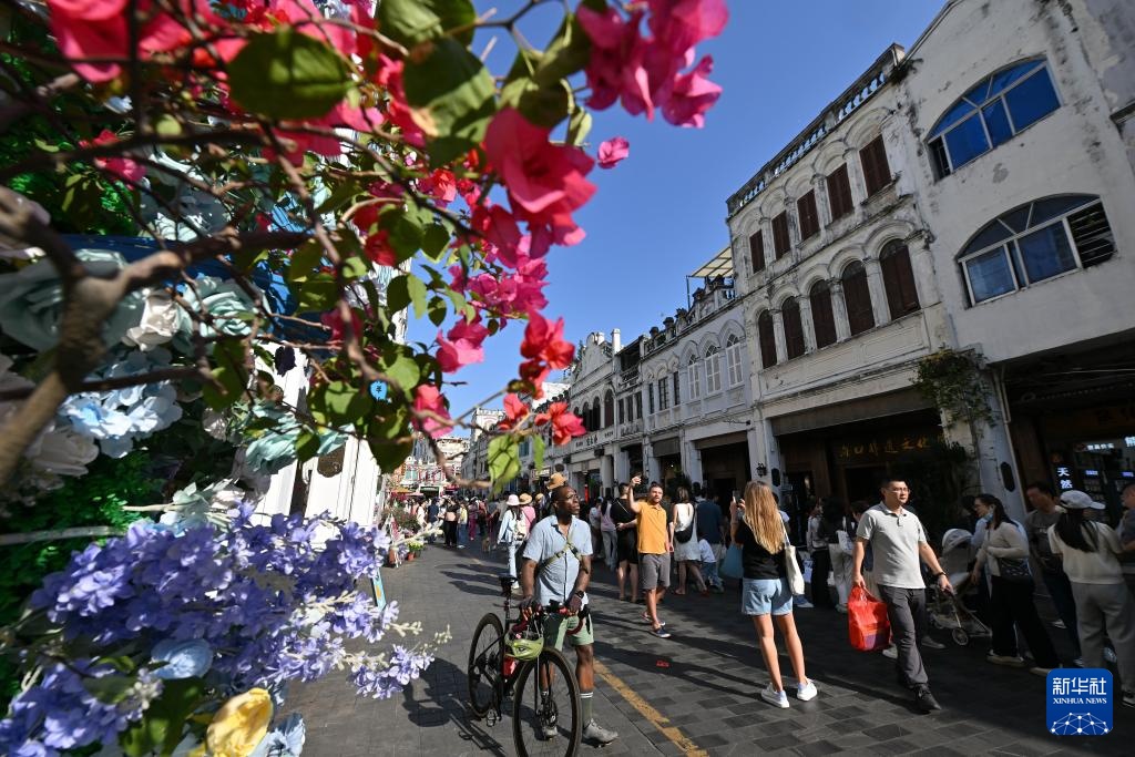 海口:骑楼老街人气旺 海口:骑楼老街人气旺