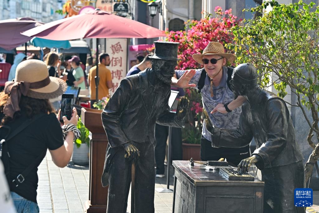 海口:骑楼老街人气旺 海口:骑楼老街人气旺