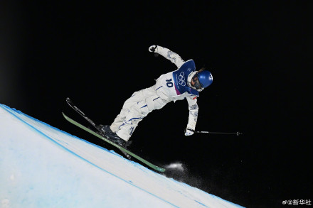 继续加油！谷爱凌刘梦婷晋级自由式大跳台决赛