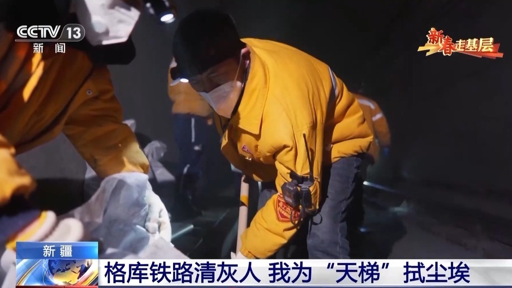 穿行茫茫戈壁 他们为“天梯”清理尘埃 穿行茫茫戈壁 他们为“天梯”清理尘埃