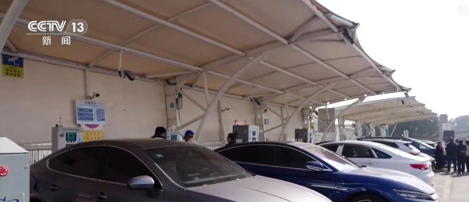 服务上“新”充电“续航”保障春运绿色出行 各部门多措并举护航返乡路 服务上“新”充电“续航”保障春运绿色出行 各部门多措并举护航返乡路