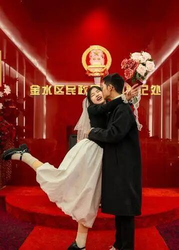 2月14日，郑州1618对新人登记结婚，全省第一