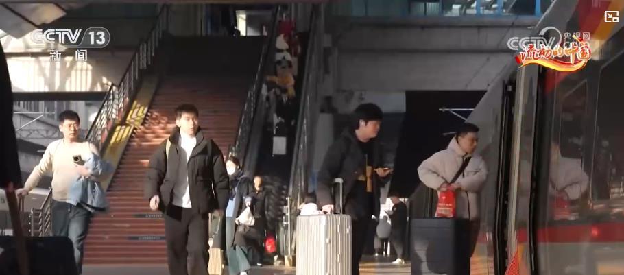 两张列车时刻表跨越十年 三个变化见证中国铁路发展 两张列车时刻表跨越十年 三个变化见证中国铁路发展