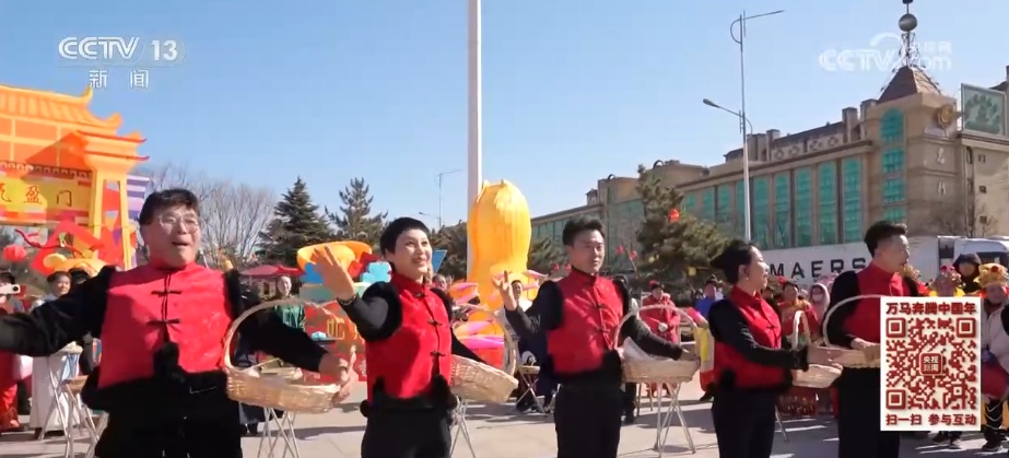 “舌尖上的美味”“指尖上的文创” 浓浓年味儿看得见、摸得着、带得走