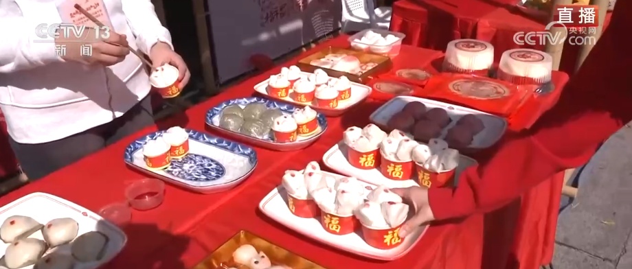 “舌尖上的美味”“指尖上的文创” 浓浓年味儿看得见、摸得着、带得走