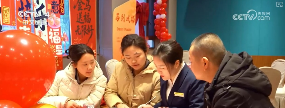 新春观察·年夜饭“新”吃法火“出圈” 轻松过年成为新风尚