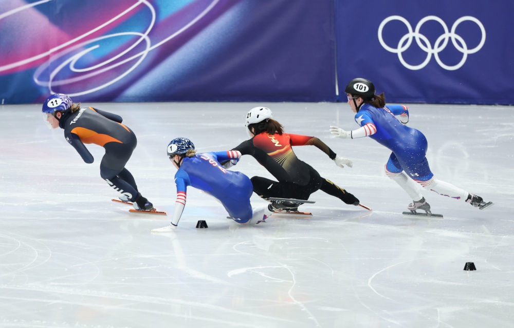 冬奥会|小科普:有的摔倒能晋级,有的只能认倒霉?——拆解短道速滑判罚门道 冬奥会|小科普:有的摔倒能晋级,有的只能认倒霉?——拆解短道速滑判罚门道