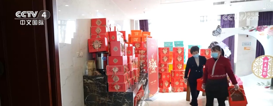 新春观察·年夜饭“新”吃法火“出圈” 轻松过年成为新风尚