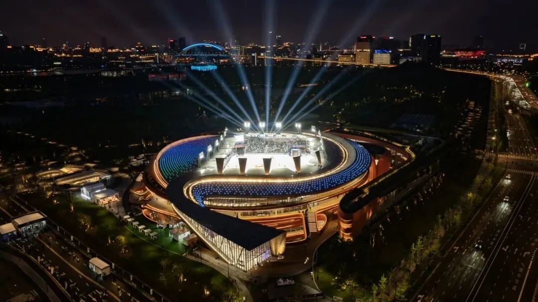 做好美甲、积极干饭,百万身价的赛马这样过春节 | 沪上寻马记 做好美甲、积极干饭,百万身价的赛马这样过春节 | 沪上寻马记