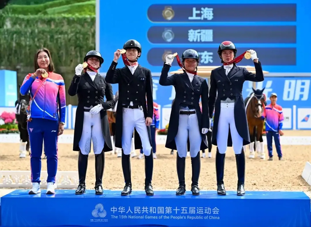 做好美甲、积极干饭,百万身价的赛马这样过春节 | 沪上寻马记 做好美甲、积极干饭,百万身价的赛马这样过春节 | 沪上寻马记