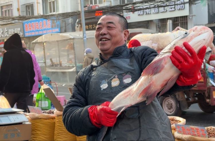 凌晨3点出摊！早市里的鲜和暖