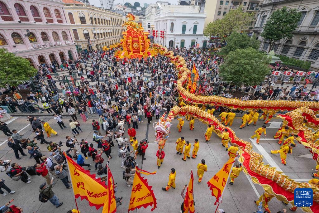澳门举办春节社区巡演活动