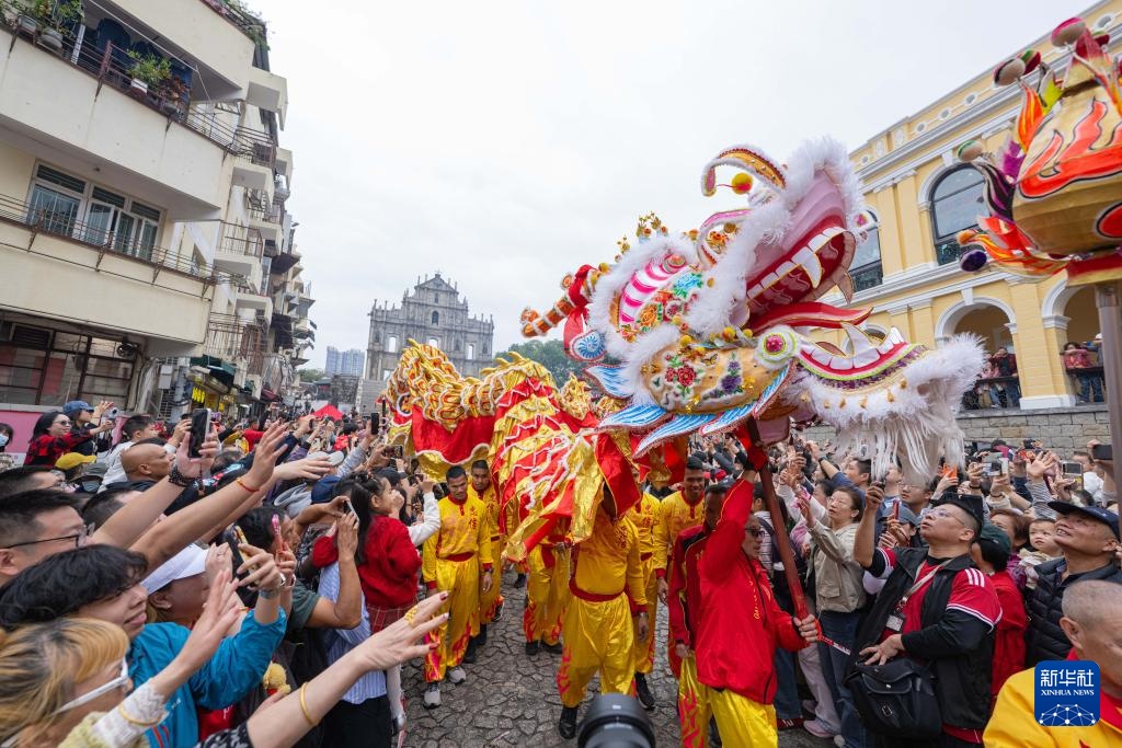 澳门举办春节社区巡演活动