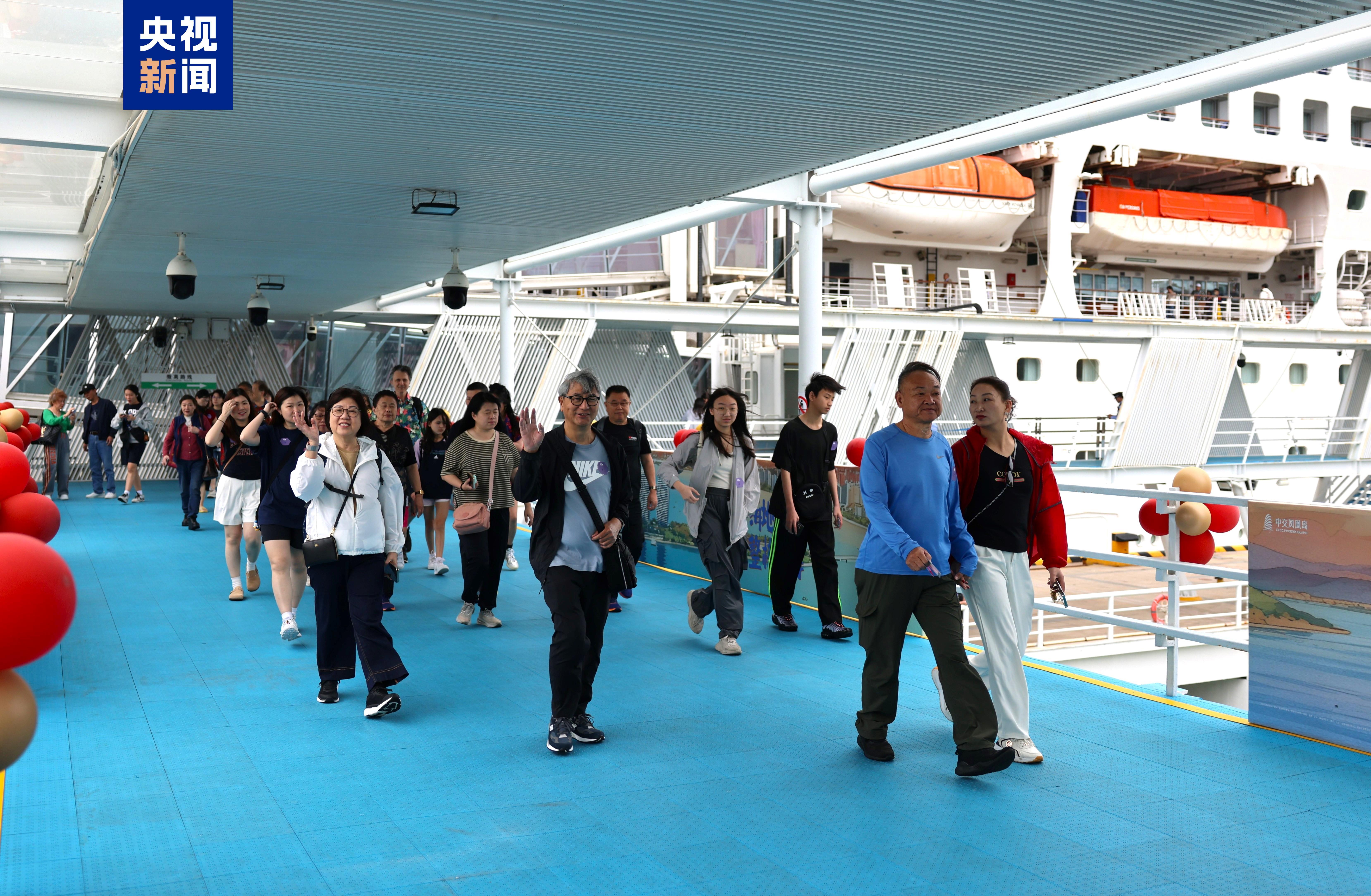 “领航星”号邮轮新春驶进三亚 海南跨境旅游迎来“开门红” “领航星”号邮轮新春驶进三亚 海南跨境旅游迎来“开门红”