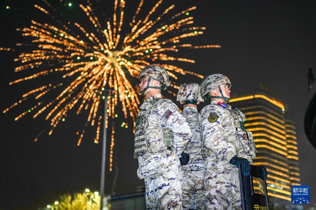 万家团圆，有他们守护