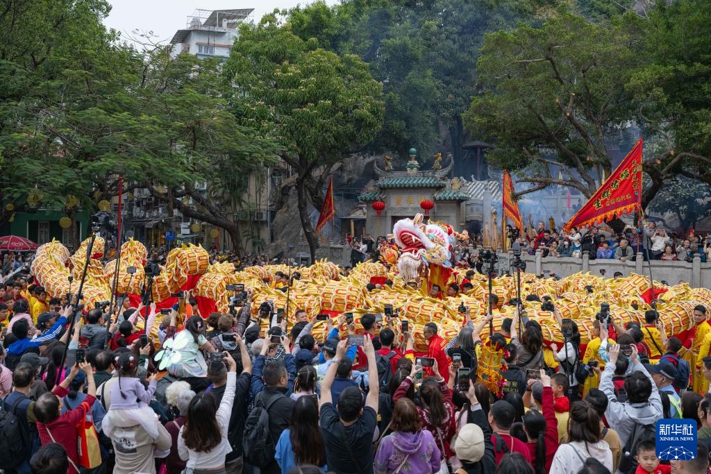 澳门举办春节社区巡演活动