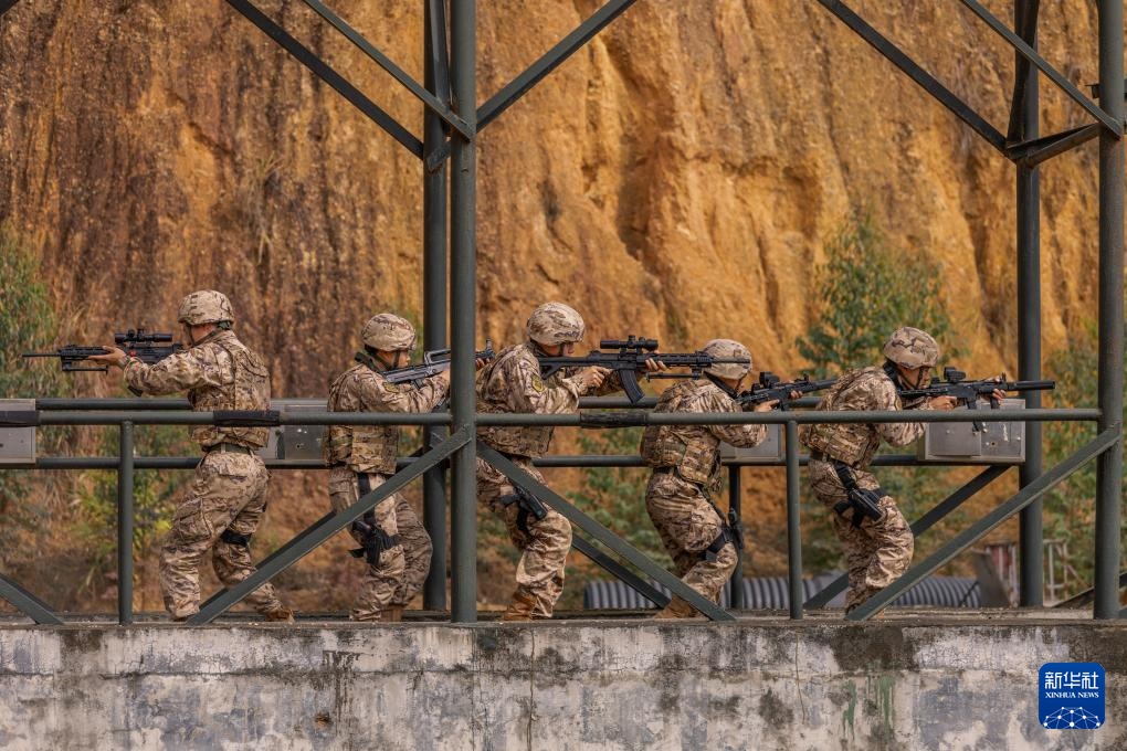 万家团圆，有他们守护