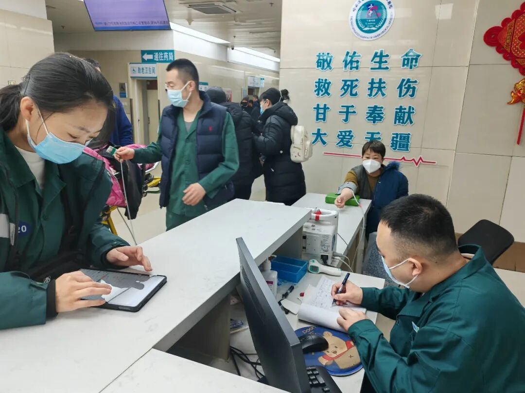 急诊室的春节,没有休假只有坚守 急诊室的春节,没有休假只有坚守