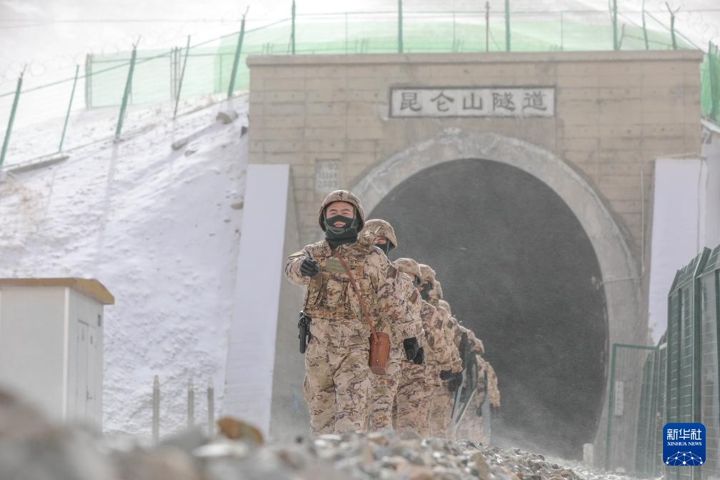 万家团圆，有他们守护