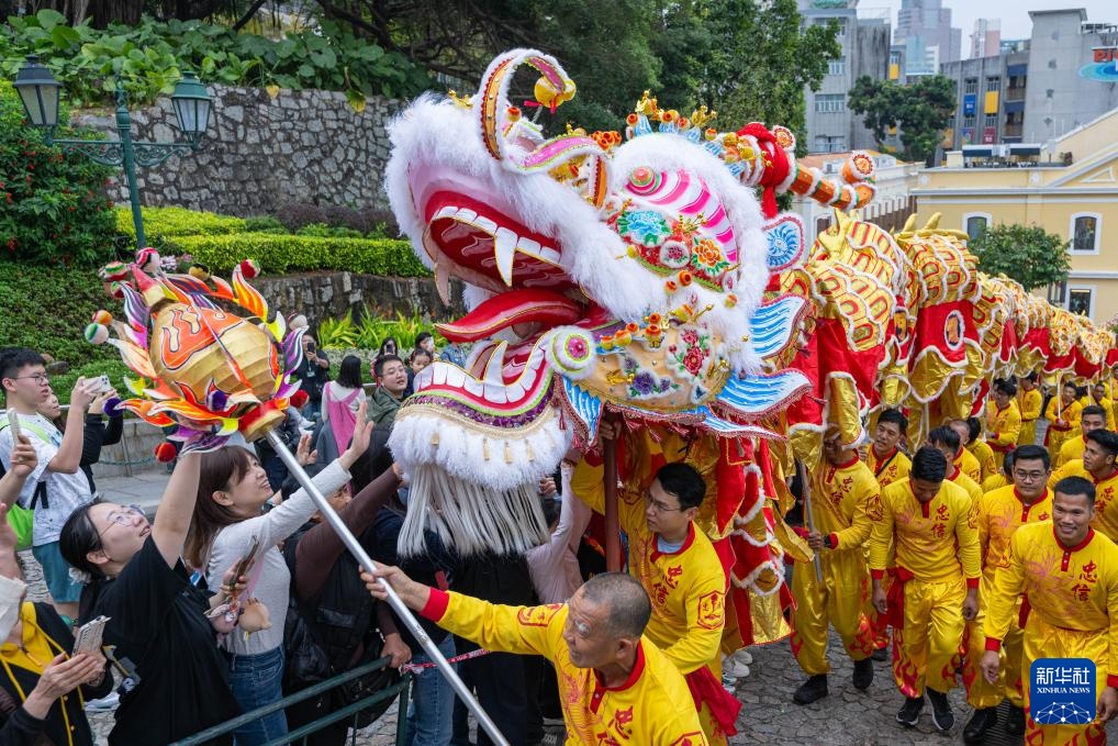 澳门举办春节社区巡演活动