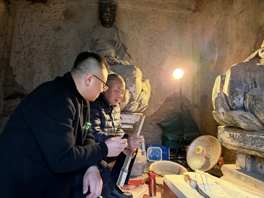 一条栈道走半生!他们在悬崖之上,为千年瑰宝“把脉开方” 一条栈道走半生!他们在悬崖之上,为千年瑰宝“把脉开方”