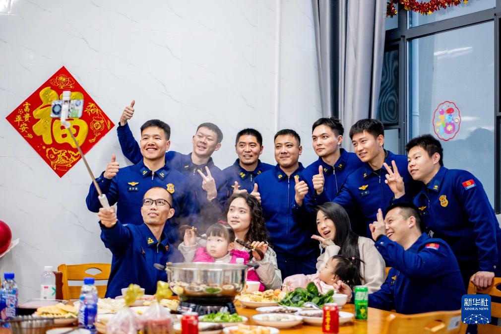 欢腾中国年丨一席年夜饭 共庆中国年 欢腾中国年丨一席年夜饭 共庆中国年