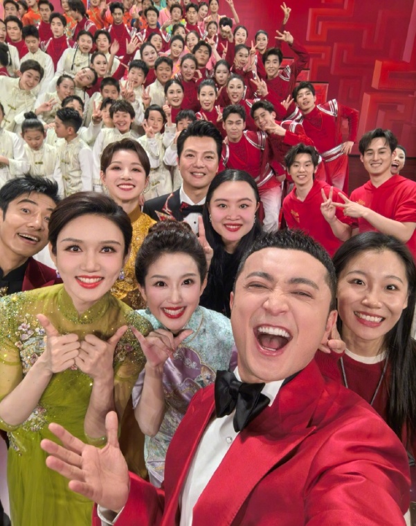 尼格买提春晚后发长文，“终于集齐十二生肖”