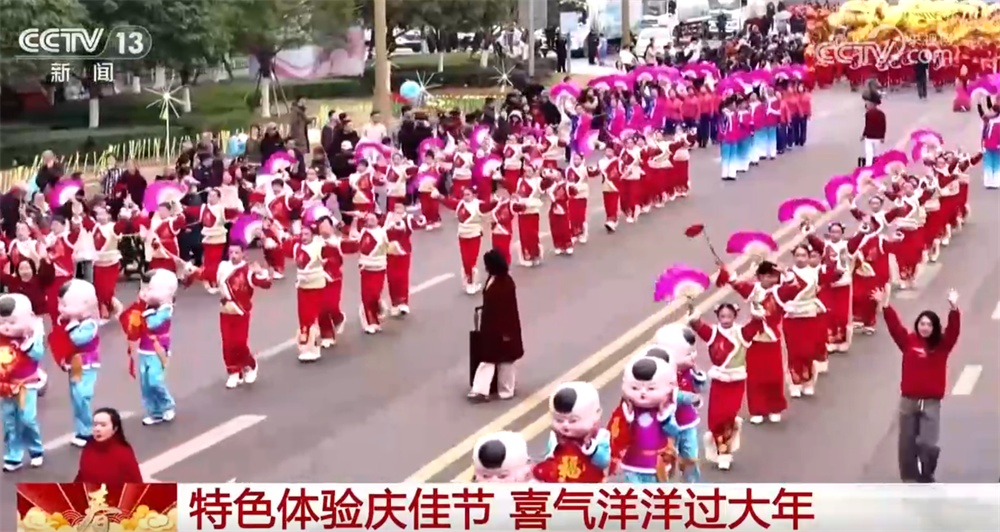 特色体验庆佳节既饱“口福”又饱“眼福” 欢乐热闹中喜气洋洋过大年 特色体验庆佳节既饱“口福”又饱“眼福” 欢乐热闹中喜气洋洋过大年