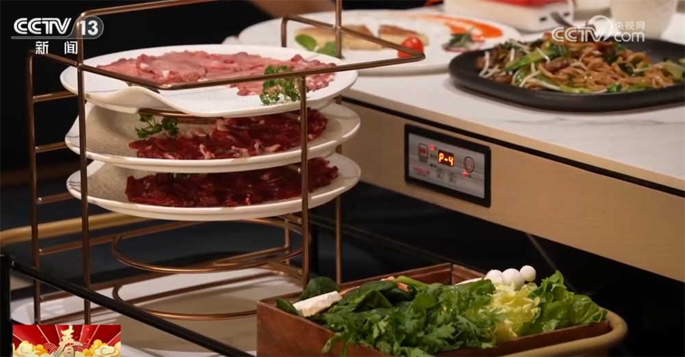 特色体验庆佳节既饱“口福”又饱“眼福” 欢乐热闹中喜气洋洋过大年 特色体验庆佳节既饱“口福”又饱“眼福” 欢乐热闹中喜气洋洋过大年