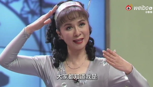 蔡明时隔30年再演机器人，网友：看似2人实则7人