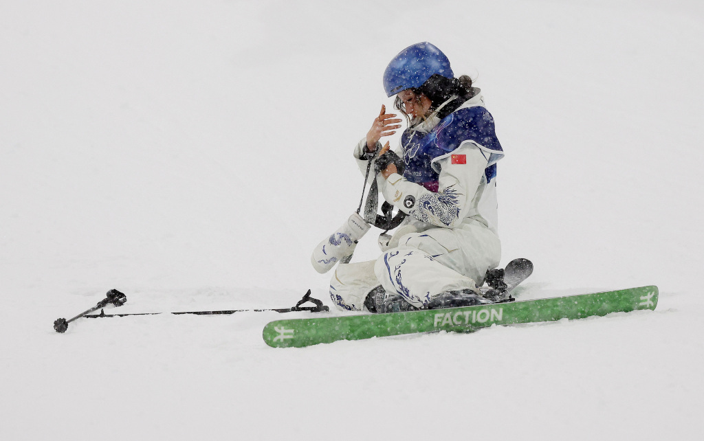 谷爱凌再添一银，创造历史背后，她的“敢于上场”更珍贵