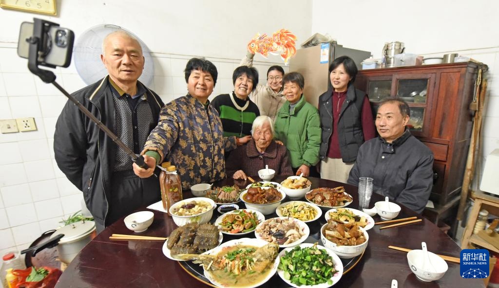 欢腾中国年丨一席年夜饭 共庆中国年 欢腾中国年丨一席年夜饭 共庆中国年
